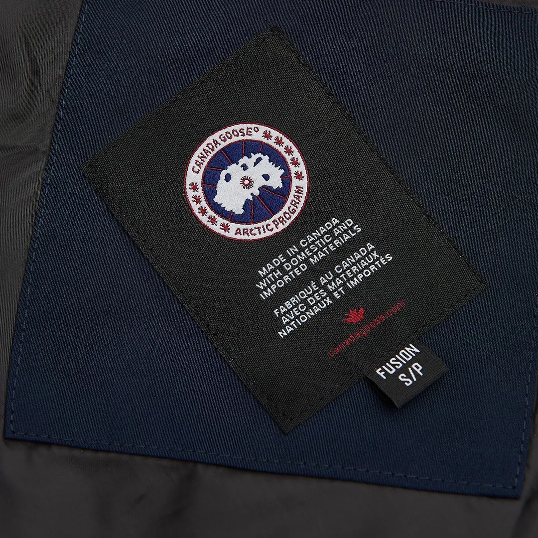 P360 Navy Blue] Canada Goose Canada Goose#Freestyle Crew 4154M Men’s and Women’s Vest Down# ➖ Genuine synchronous anti-counterfeiting chip sensor! ➖ Imported Behringer embroidery machine to customize 10,000-needle embroidery logo! ➖ Imported 21-count polyester-cotton blended original fabric, using Feather-Light 10D waterproof coating fabric, made of 84.5% polyester fiber and 15.5% cotton, 100% the best feel in the entire network! ➖ The genuine official website uses the national standard 80 white duck down, and will never be misled by false claims such as 90 down or goose down! ➖ 100% nylon nylon lining with double double-layer sealing design to prevent velvet from running away. Top-grade polar fleece is used in the collar and pockets to keep warm and comfortable! ➖ Yoshida YKK provides original custom-made electroplated sliders. YKK two-way lockable zippers are tight and smooth and will not peel off paint! ➖ 3M composite original Velcro is durable, and all accessories and hardware are disassembled and customized! ⛔No slander, no exaggeration, no need for too much copywriting, because it is focused, it is professional!  SIZE: XS S M L XL XXL